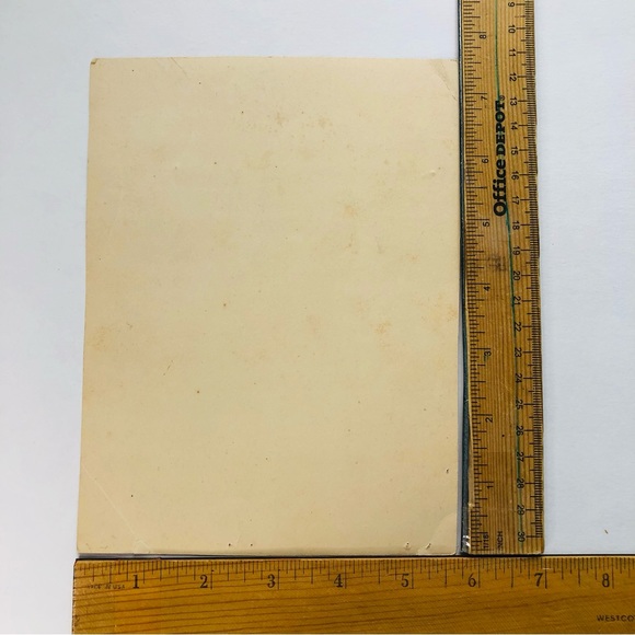 Antique 1920s silver print Old Photo Fancy Lady with Hat sat Outdoor near a Pond - Picture 3 of 3